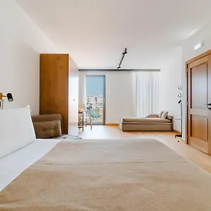 glass-house-smart-rooms-parking.lecce-hotels.com/